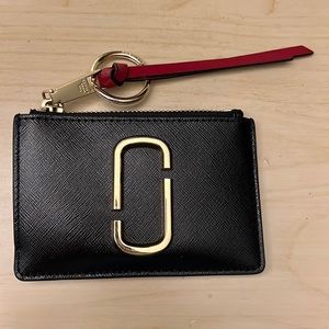 Marc Jacobs Snapshot Leather ID Wallet
BLACK/ CHIANTI